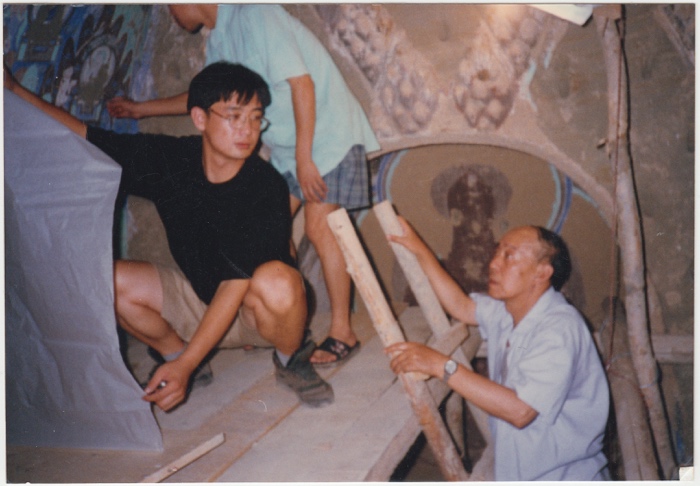 1986年买新民带84级学生广西南丹白褲瑤写生
